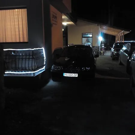 Family Shisharka Πανσιόν Μπατάκ