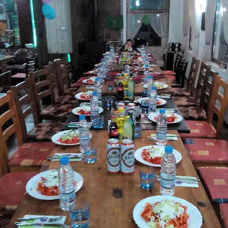 Πανσιόν Family Shisharka Μπατάκ