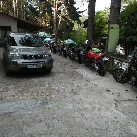 Πανσιόν Family Shisharka 4*